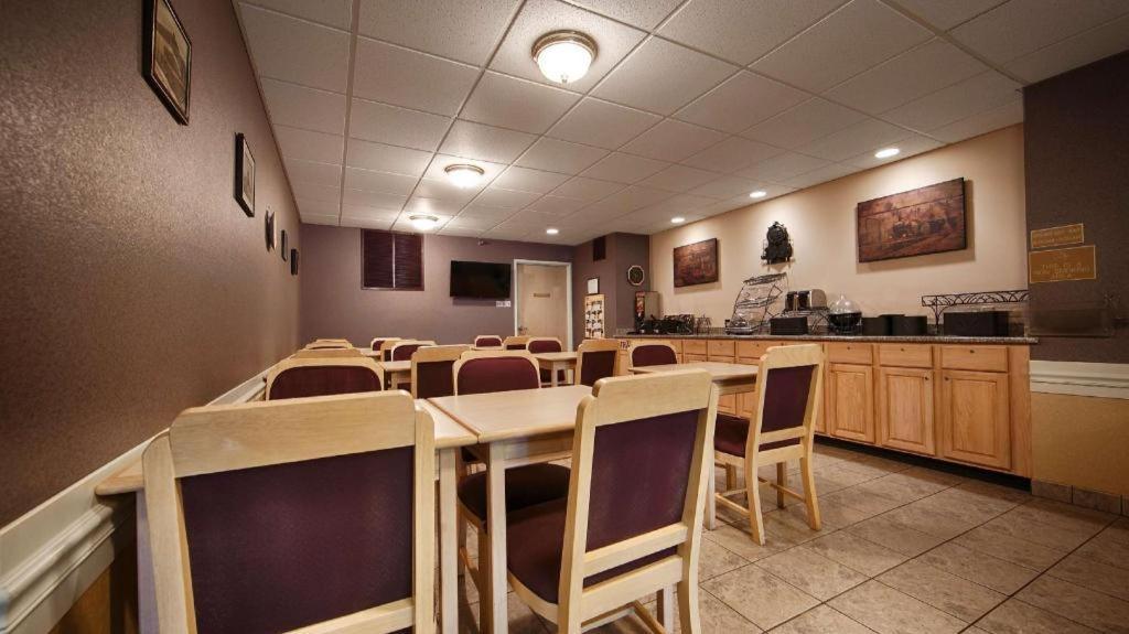Best Western Fostoria Inn And Suites Екстер'єр фото